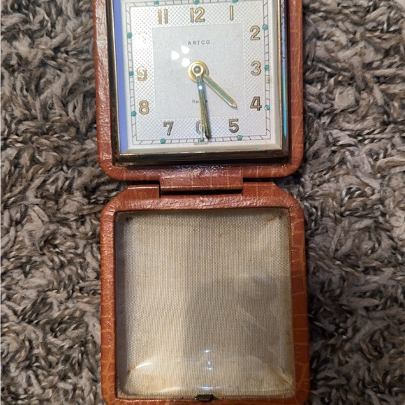 Vintage Travel clock. Unsure if it works - Picture 3 of 3